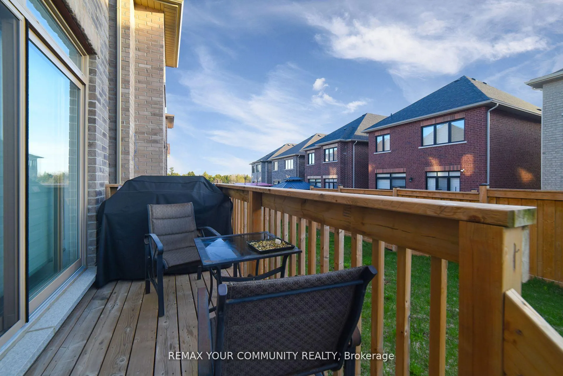 Photo 23 of 12 Viola Street, East Gwillimbury, Sharon — HOMEH