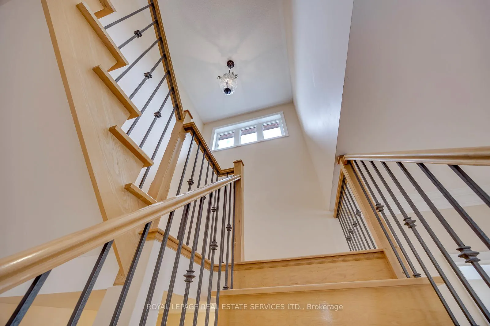 Photo 26 of 4 Avery Circle, Hamilton, Stoney Creek — HOMEH