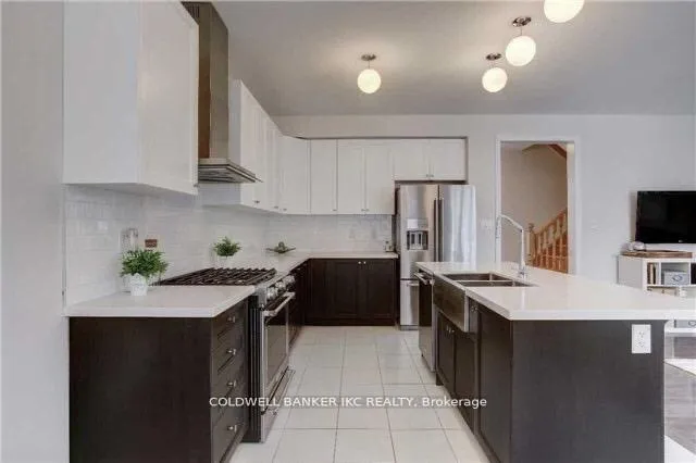 Photo 5 of 310 Barons Street, Vaughan, Kleinburg — HOMEH