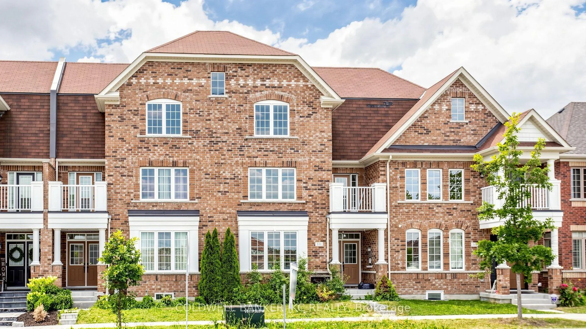 Photo 3 of 310 Barons Street, Vaughan, Kleinburg — HOMEH