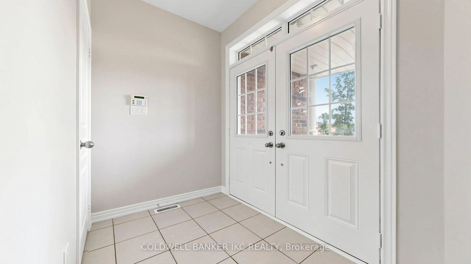 Photo 16 of 310 Barons Street, Vaughan, Kleinburg — HOMEH