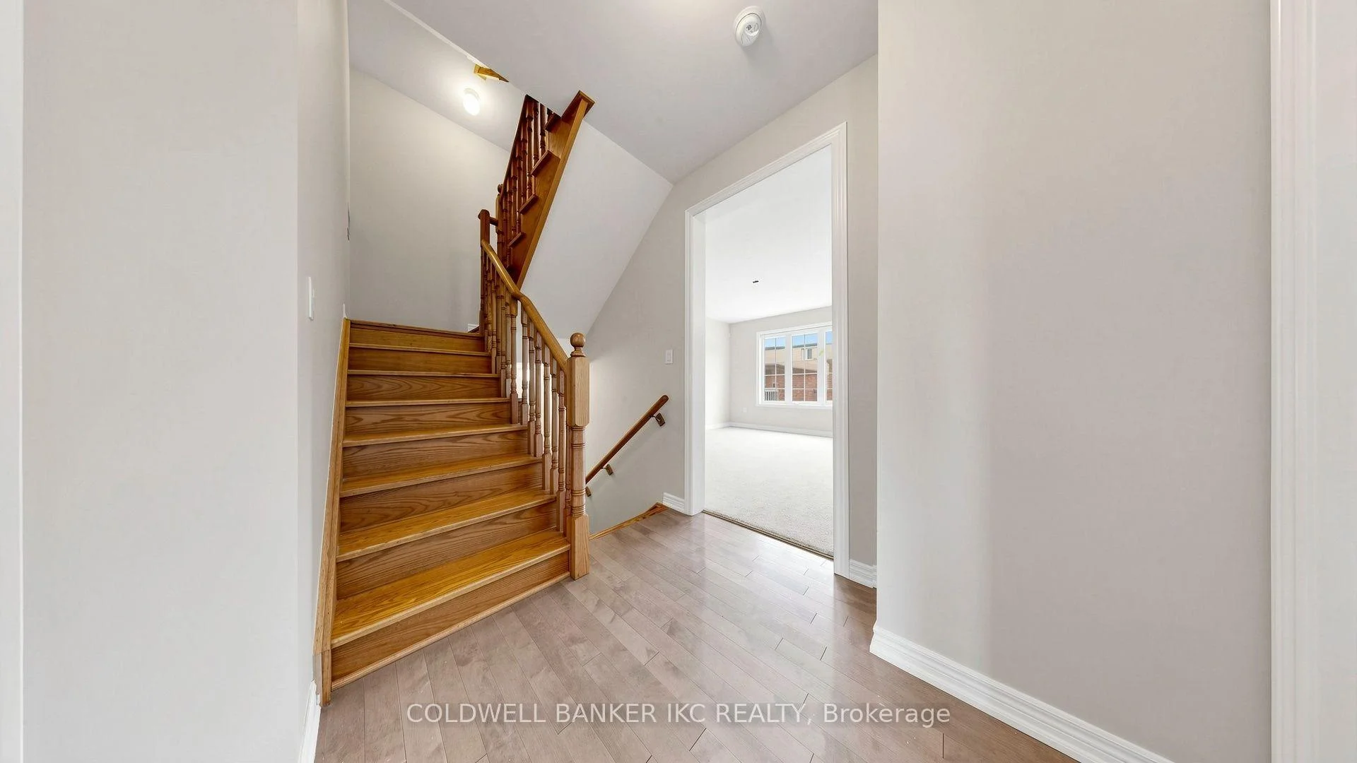 Photo 18 of 310 Barons Street, Vaughan, Kleinburg — HOMEH