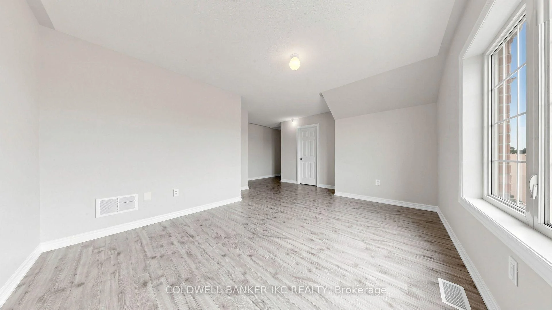 Photo 21 of 310 Barons Street, Vaughan, Kleinburg — HOMEH