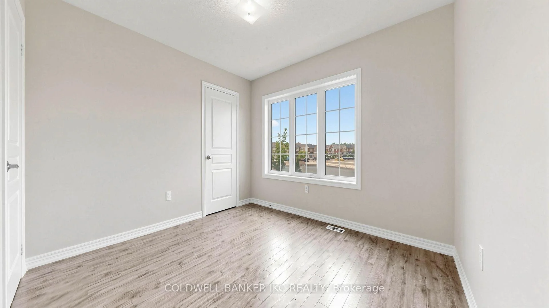 Photo 32 of 310 Barons Street, Vaughan, Kleinburg — HOMEH