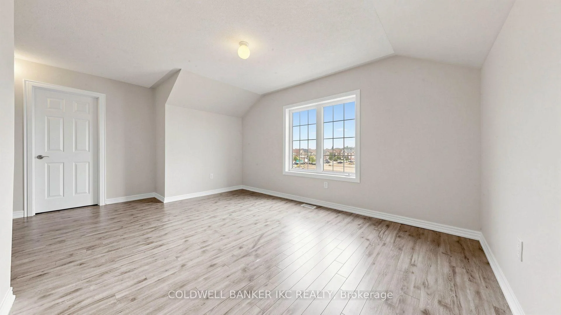 Photo 36 of 310 Barons Street, Vaughan, Kleinburg — HOMEH