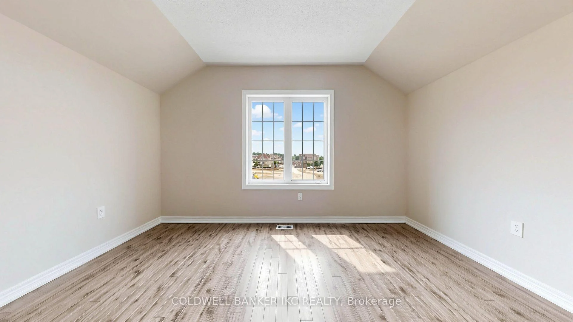 Photo 37 of 310 Barons Street, Vaughan, Kleinburg — HOMEH