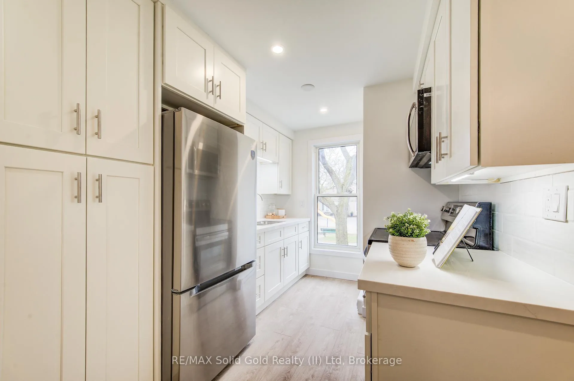 Photo 5 of Unit 64, 35 Breckenridge Drive, Kitchener — HOMEH