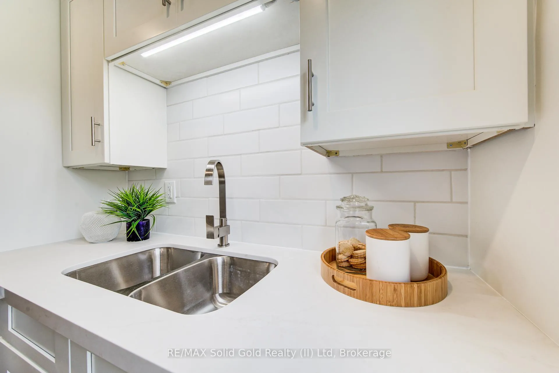 Photo 7 of Unit 64, 35 Breckenridge Drive, Kitchener — HOMEH