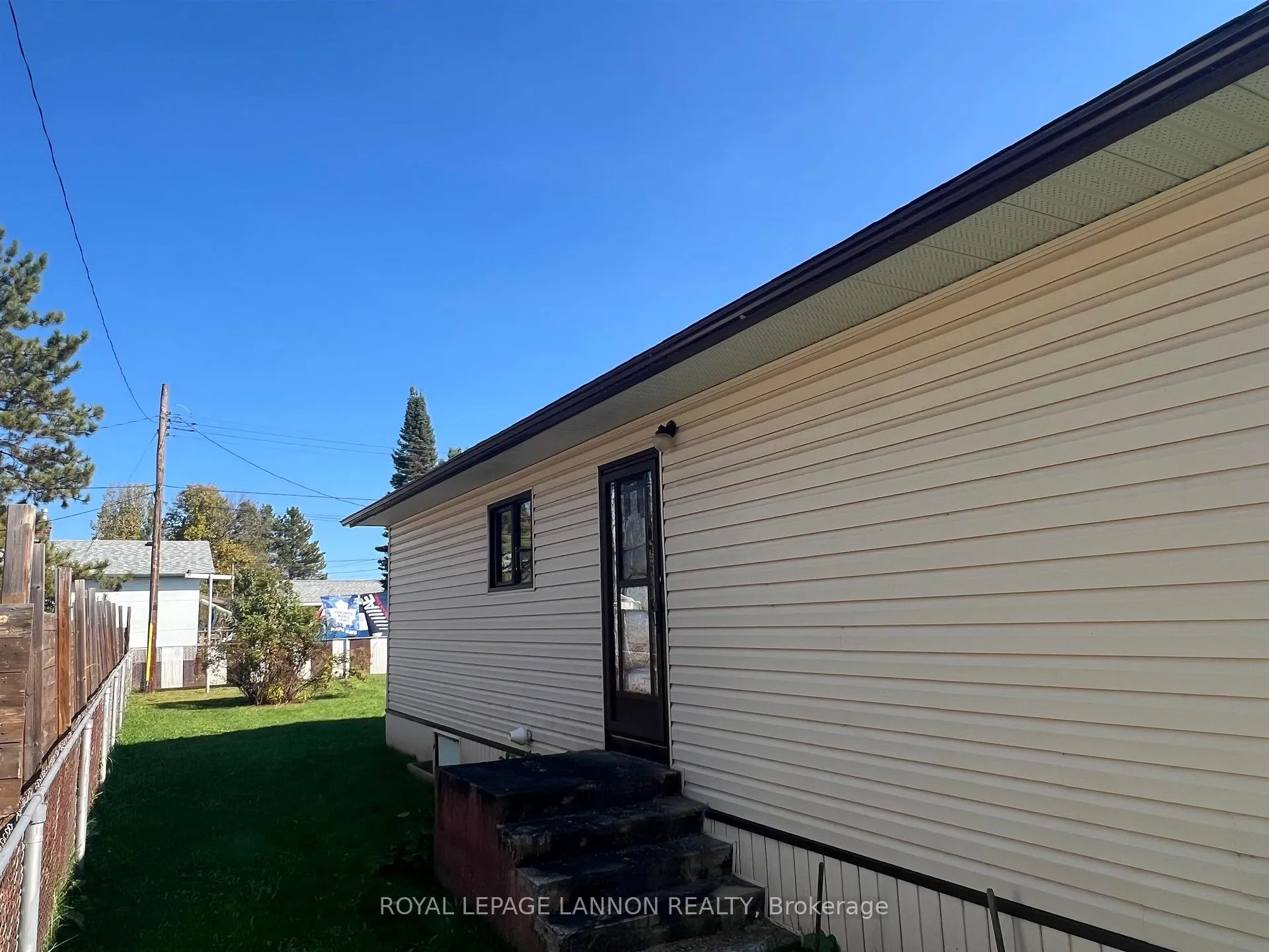 Photo 4 of 146 Pine Crescent, Atikokan — HOMEH