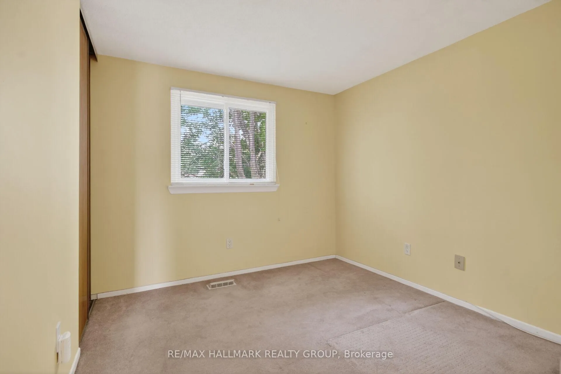Photo 21 of 38 Amherst Crescent, Ottawa, Barrhaven - On the Green — HOMEH