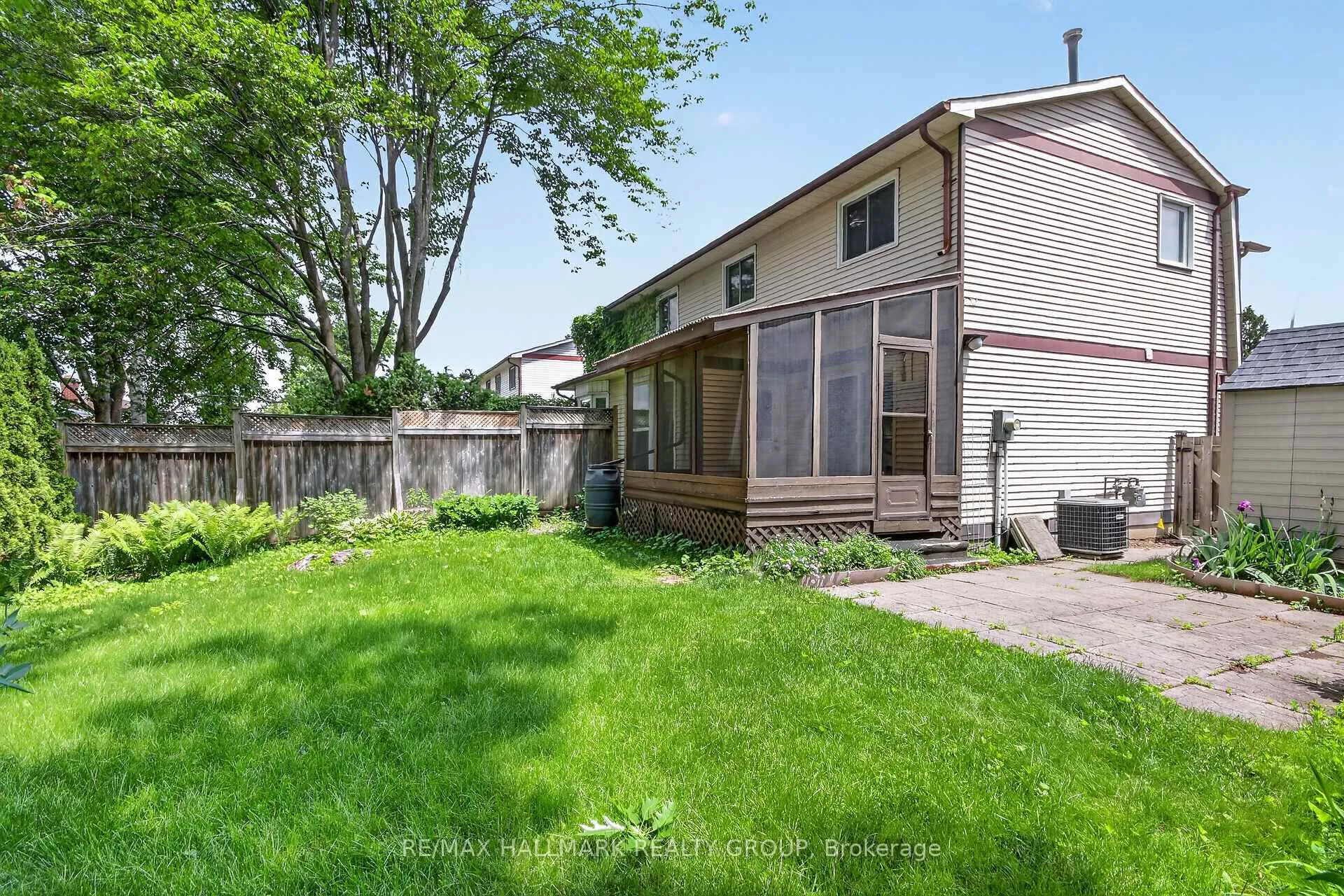 Photo 32 of 38 Amherst Crescent, Ottawa, Barrhaven - On the Green — HOMEH