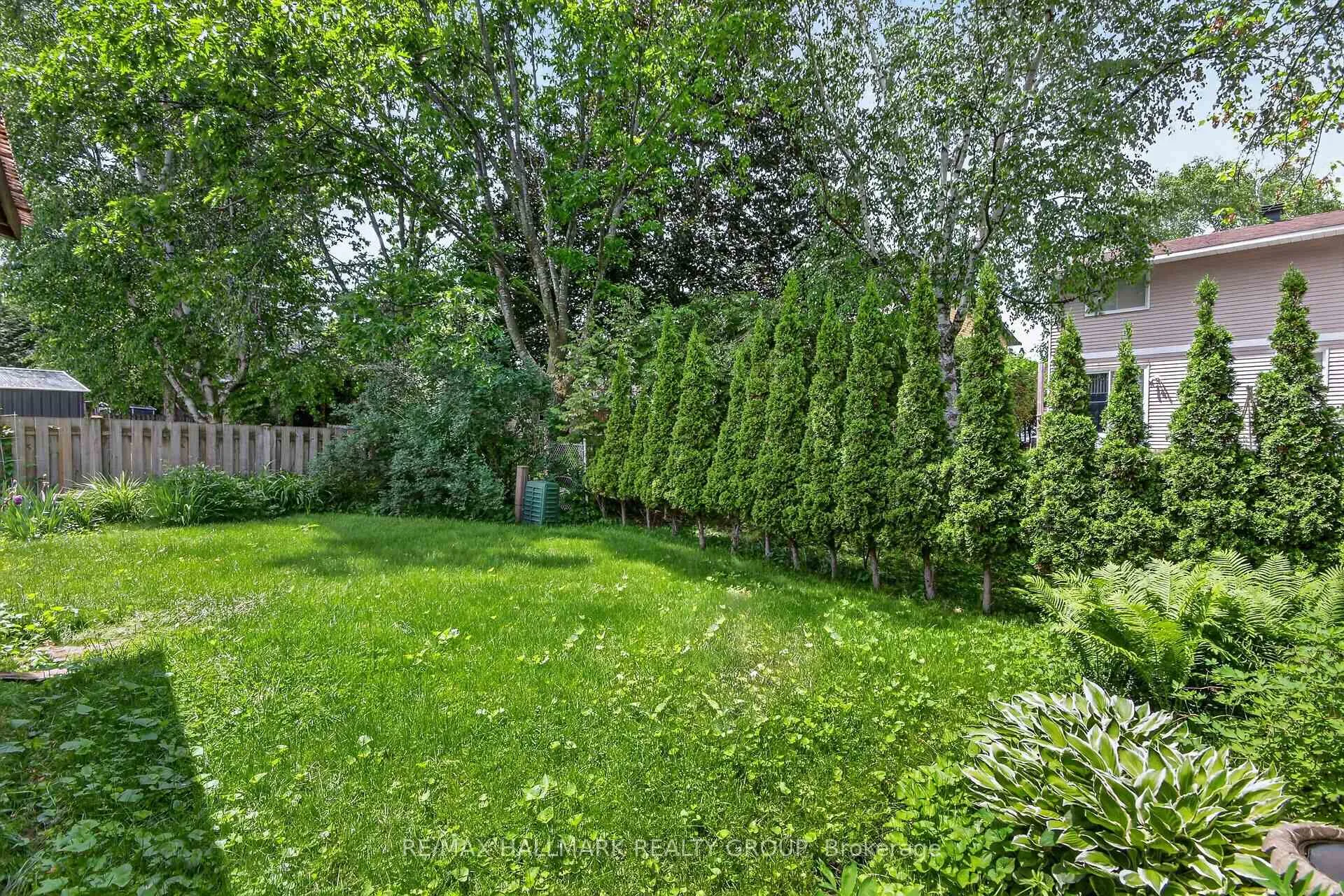 Photo 33 of 38 Amherst Crescent, Ottawa, Barrhaven - On the Green — HOMEH