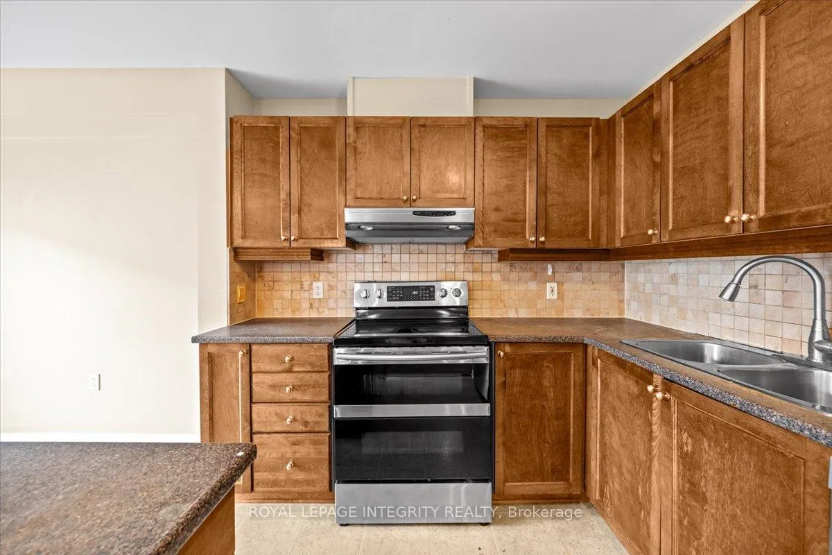 Photo 16 of 120 Grovemont Drive, Ottawa, Barrhaven - Strandherd — HOMEH