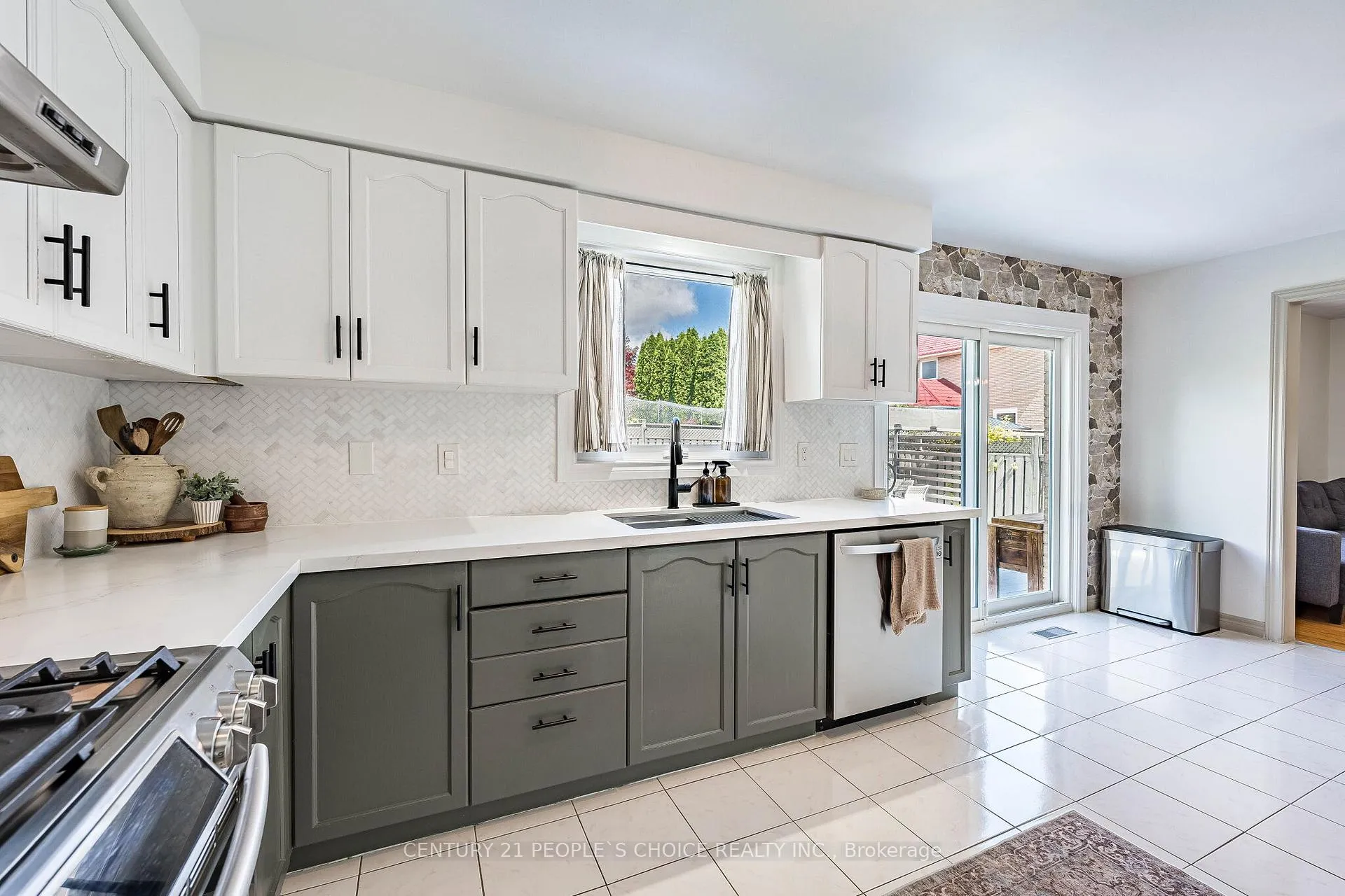 Photo 12 of 295 Locheed Drive, Hamilton, Lisgar — HOMEH