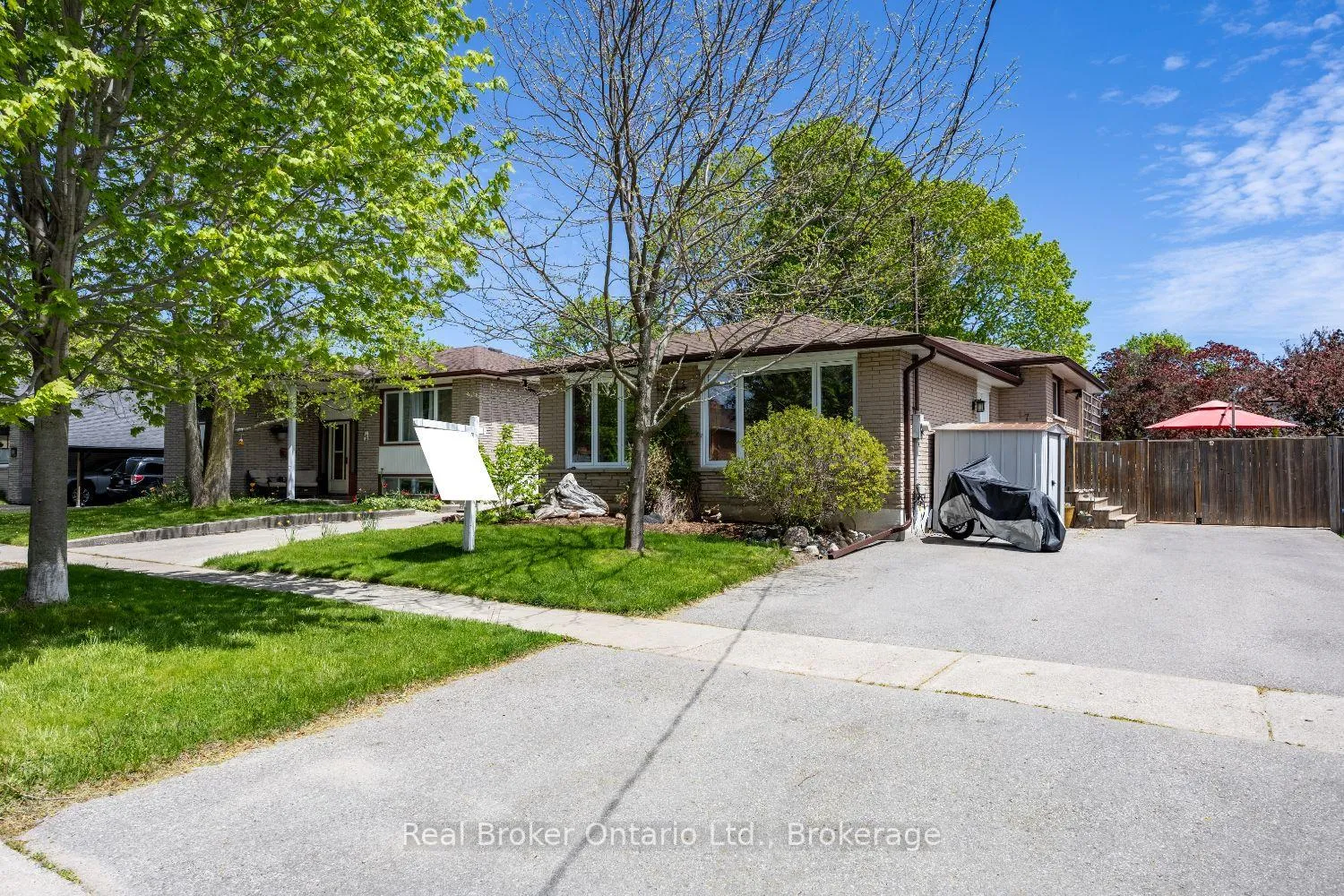 Photo 4 of 17 Strike Avenue, Clarington, Bowmanville — HOMEH