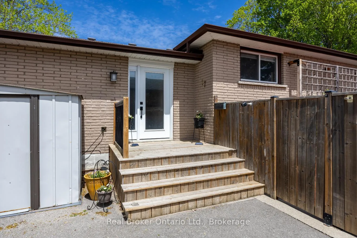 Photo 5 of 17 Strike Avenue, Clarington, Bowmanville — HOMEH