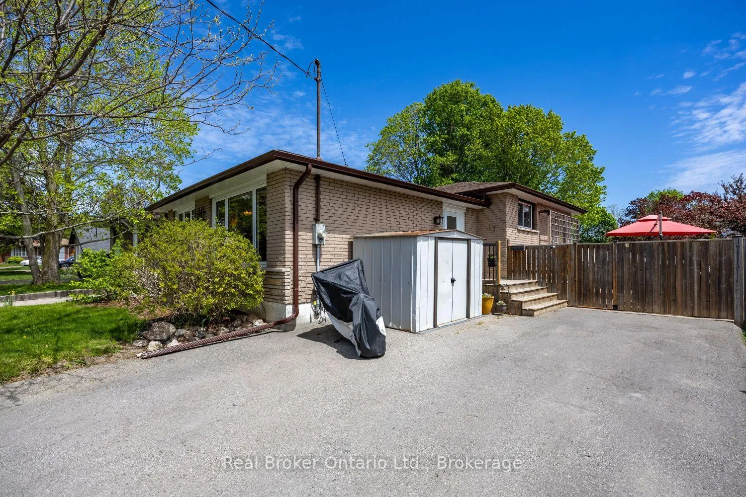Photo 6 of 17 Strike Avenue, Clarington, Bowmanville — HOMEH
