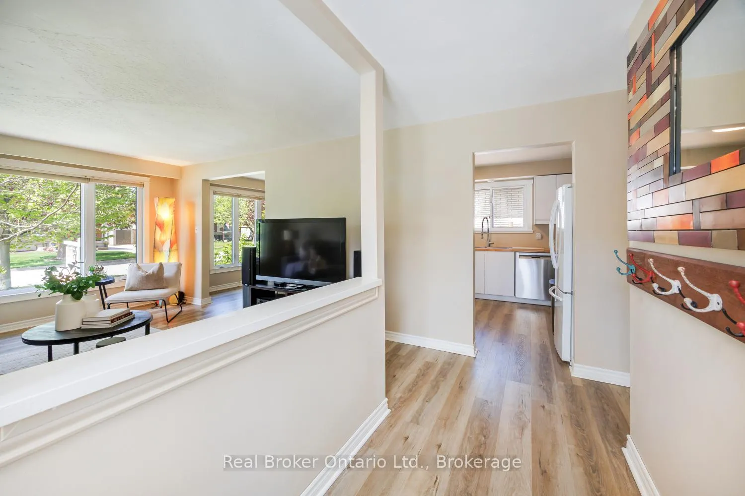 Photo 8 of 17 Strike Avenue, Clarington, Bowmanville — HOMEH