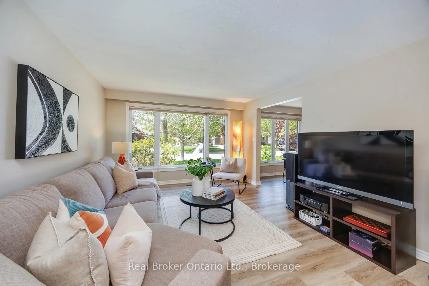 Photo 12 of 17 Strike Avenue, Clarington, Bowmanville — HOMEH