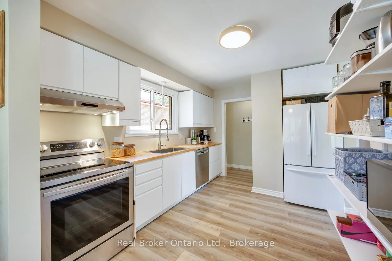 Photo 13 of 17 Strike Avenue, Clarington, Bowmanville — HOMEH
