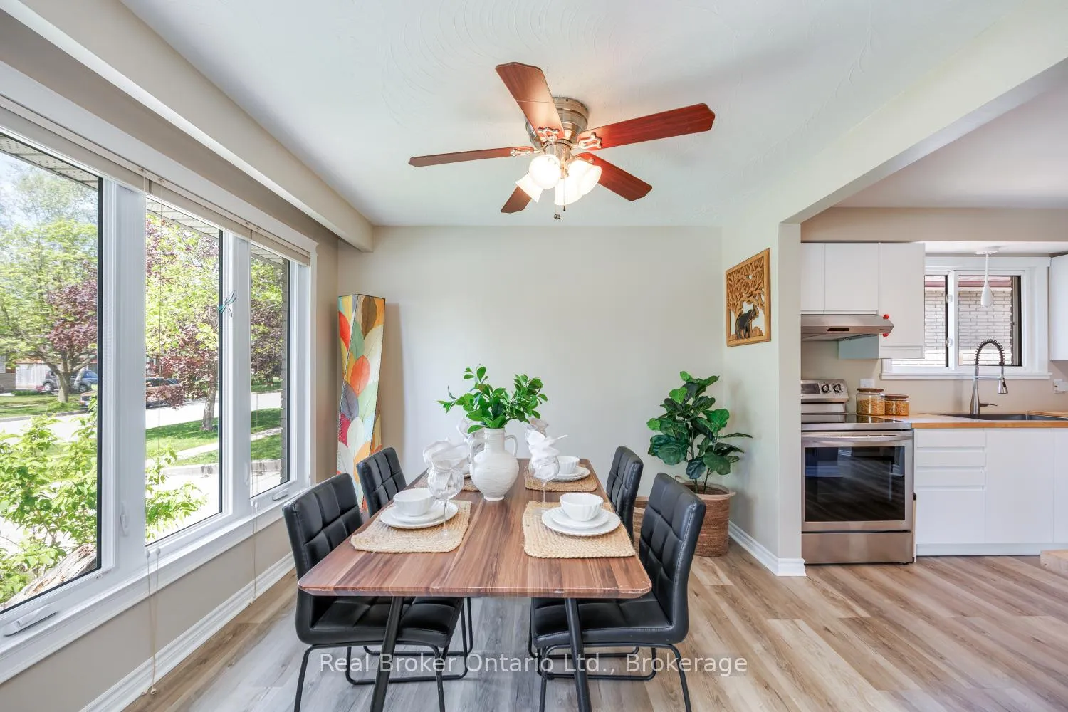 Photo 16 of 17 Strike Avenue, Clarington, Bowmanville — HOMEH
