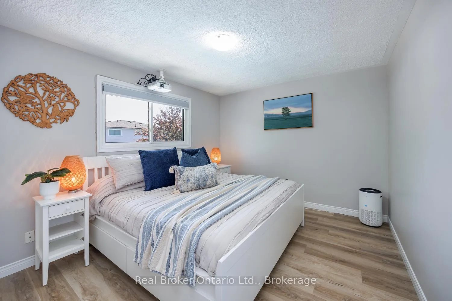 Photo 19 of 17 Strike Avenue, Clarington, Bowmanville — HOMEH