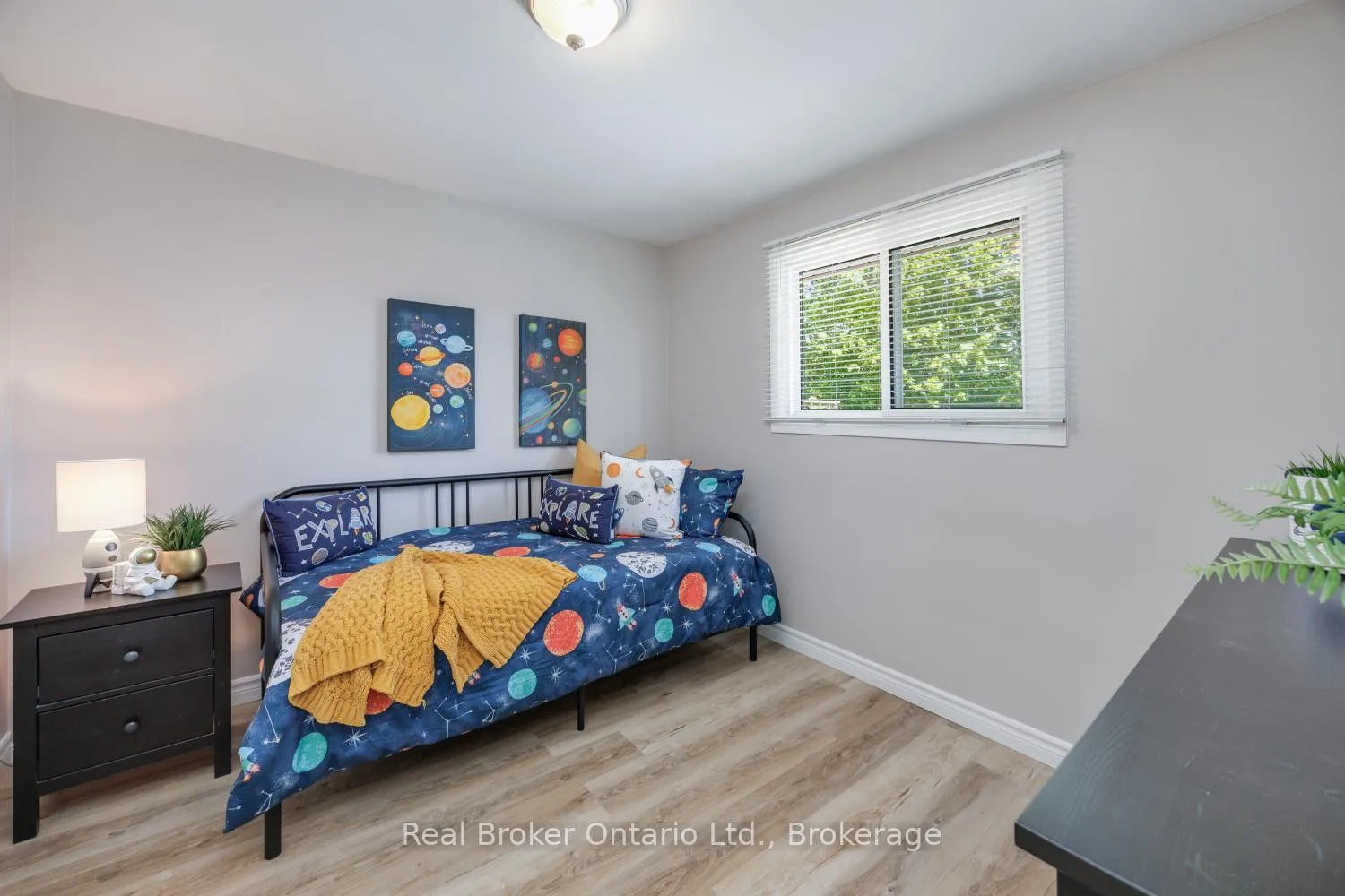 Photo 20 of 17 Strike Avenue, Clarington, Bowmanville — HOMEH