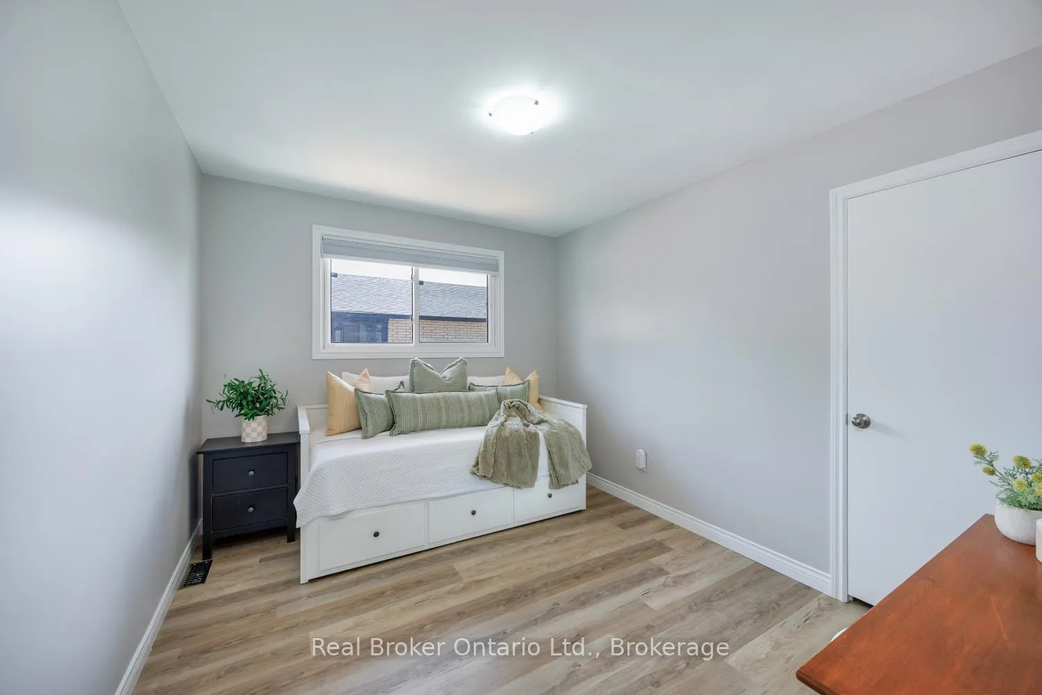 Photo 21 of 17 Strike Avenue, Clarington, Bowmanville — HOMEH