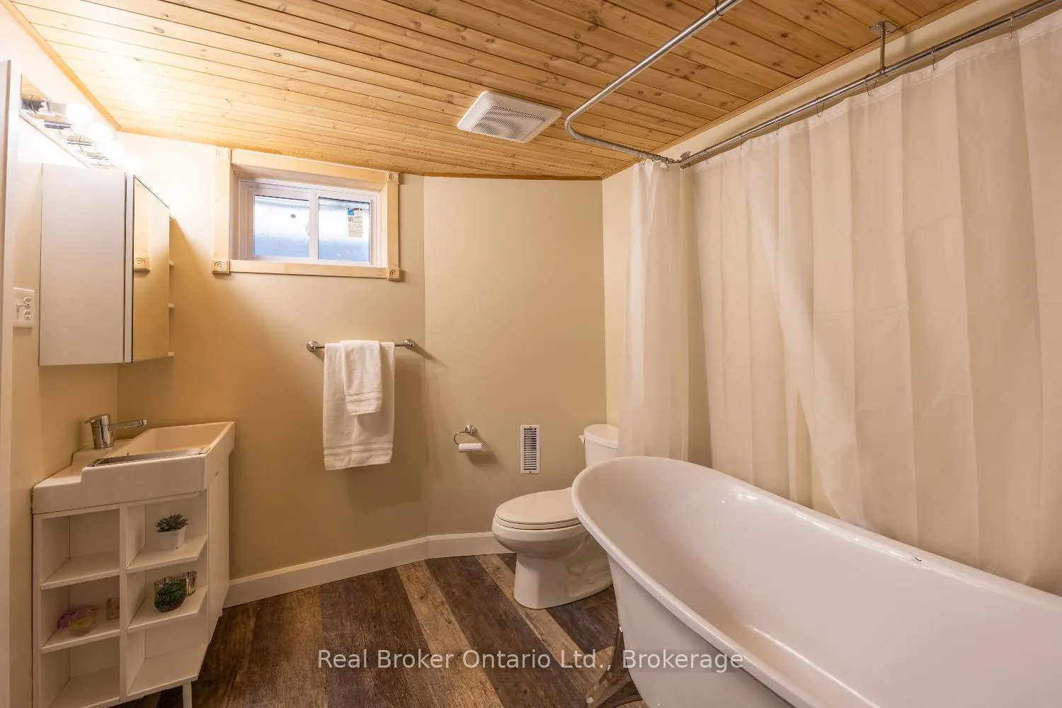 Photo 31 of 17 Strike Avenue, Clarington, Bowmanville — HOMEH