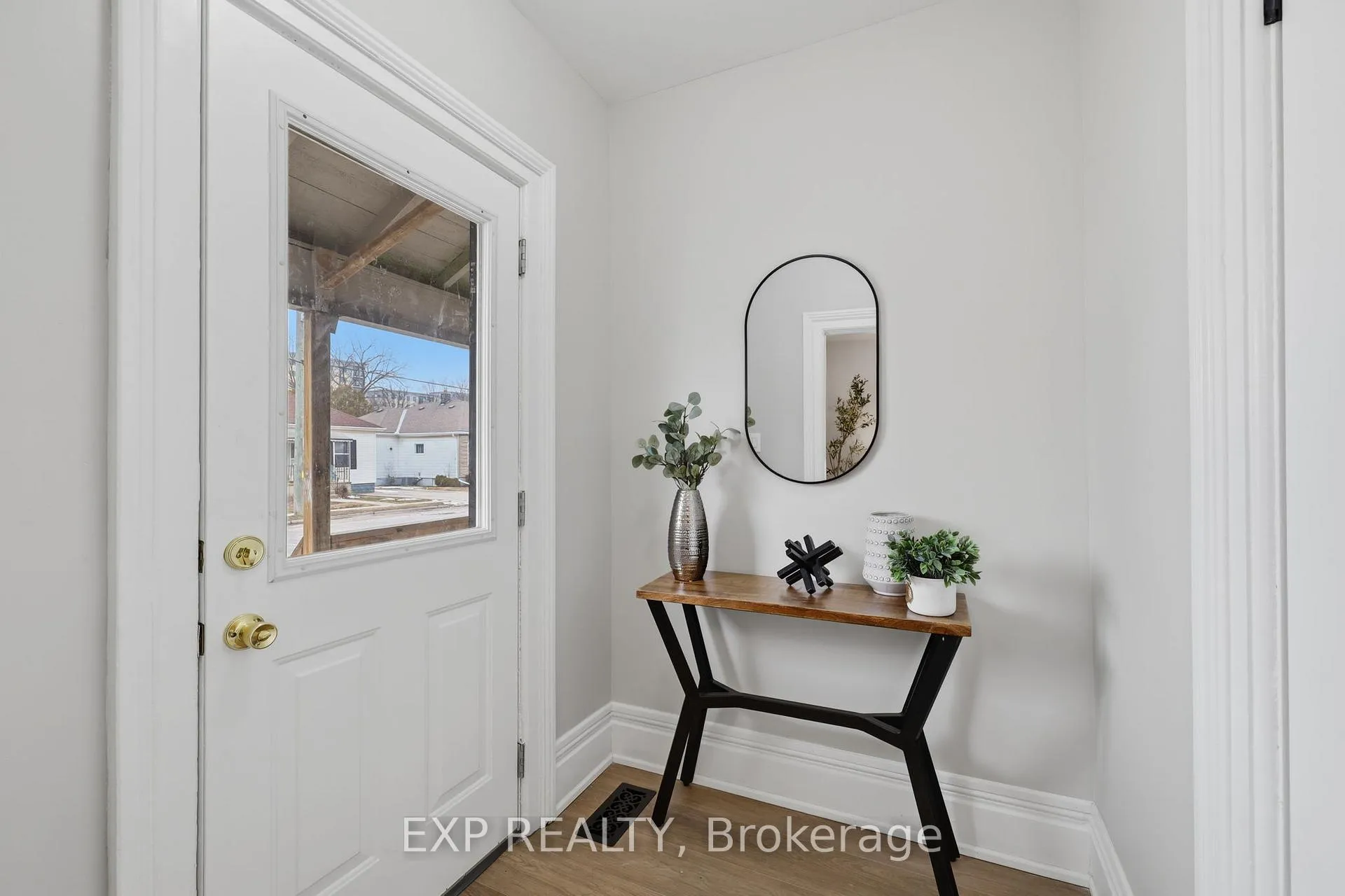 Photo 3 of 225 Ross Street, St. Thomas — HOMEH