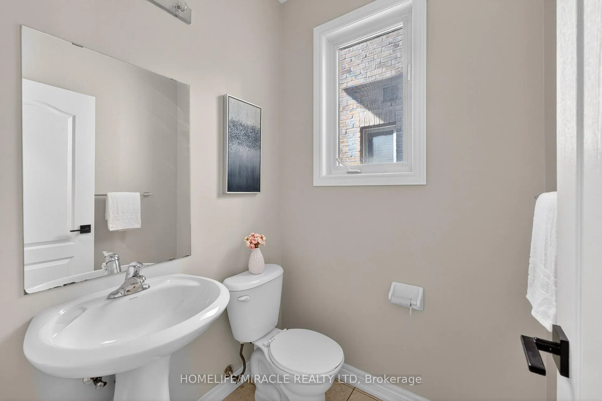 Photo 5 of 39 Matthew Harrison Street, Brampton, Bram East — HOMEH
