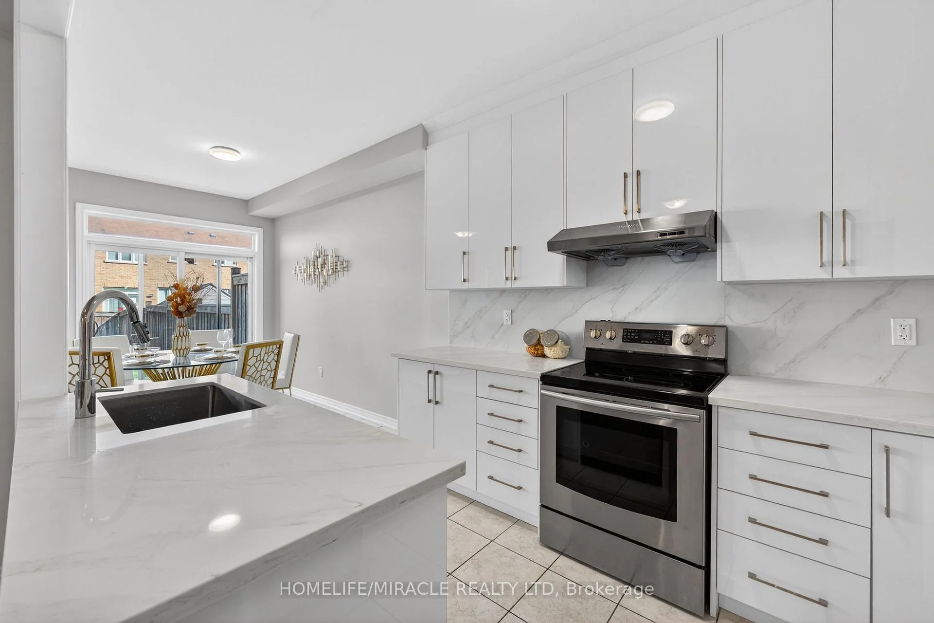 Photo 12 of 39 Matthew Harrison Street, Brampton, Bram East — HOMEH