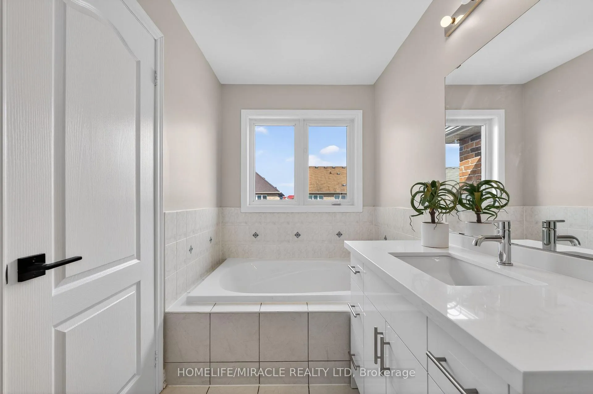 Photo 20 of 39 Matthew Harrison Street, Brampton, Bram East — HOMEH