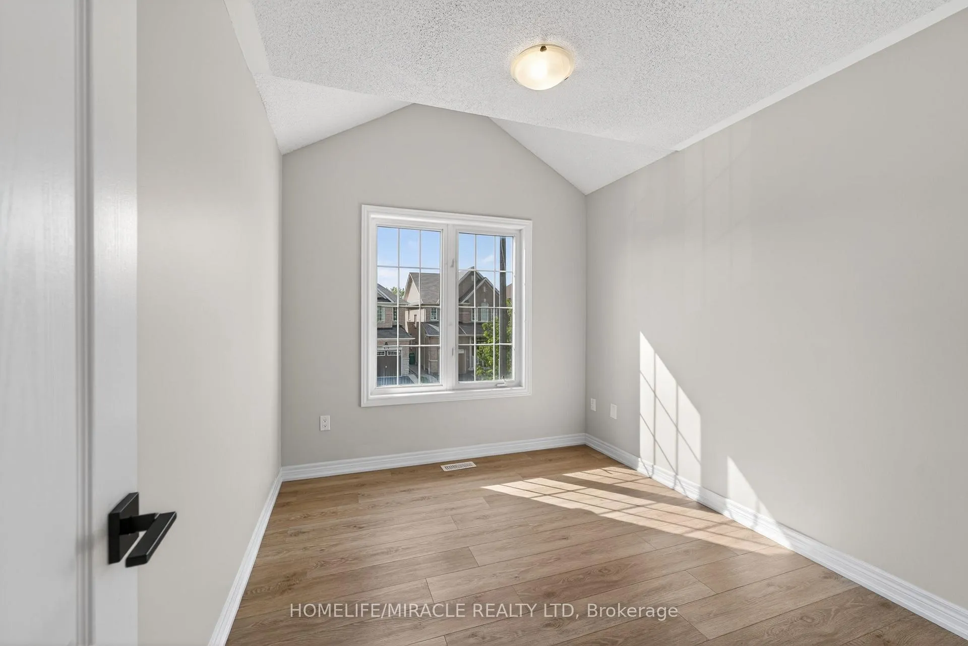 Photo 23 of 39 Matthew Harrison Street, Brampton, Bram East — HOMEH