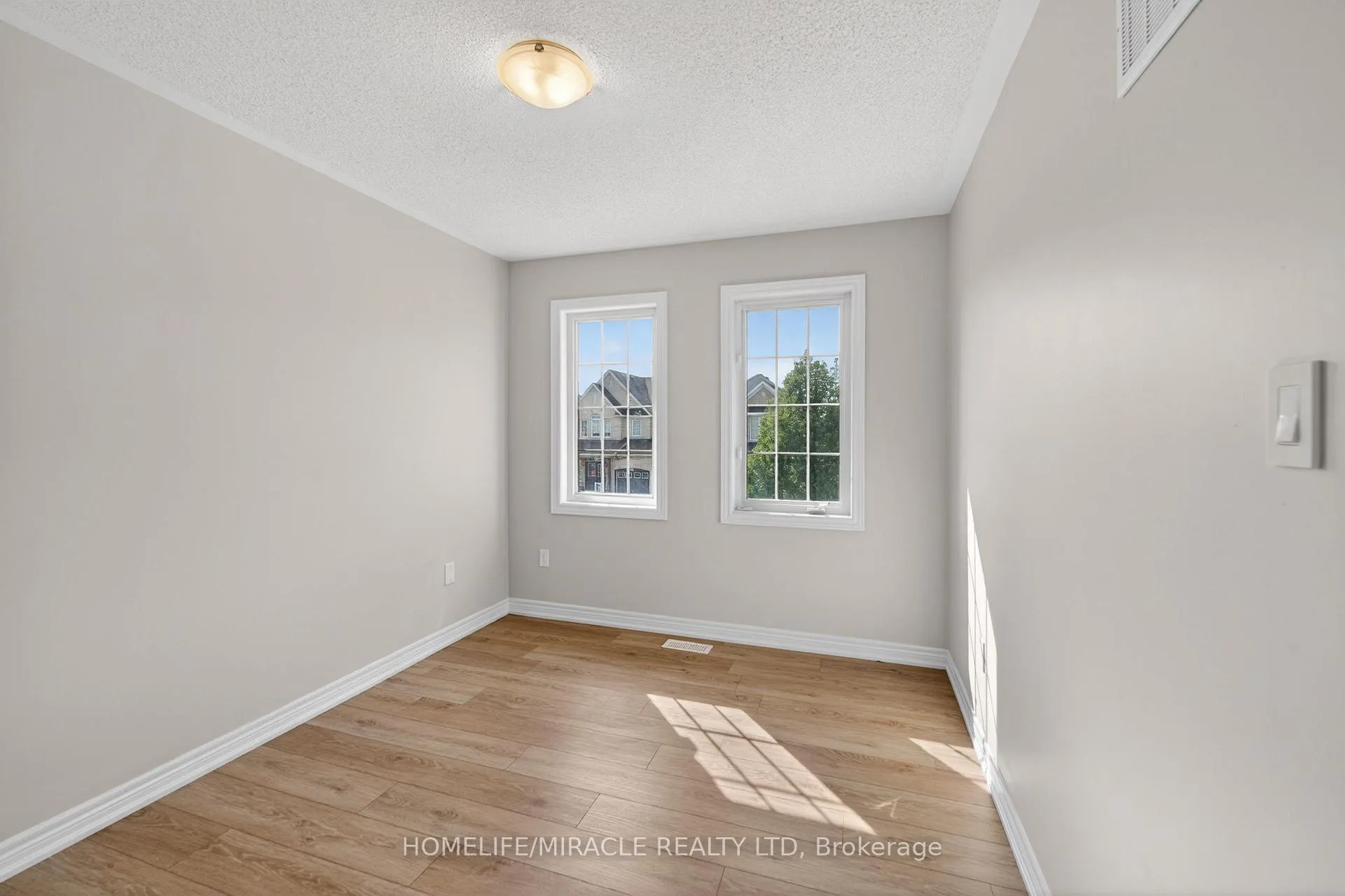 Photo 25 of 39 Matthew Harrison Street, Brampton, Bram East — HOMEH