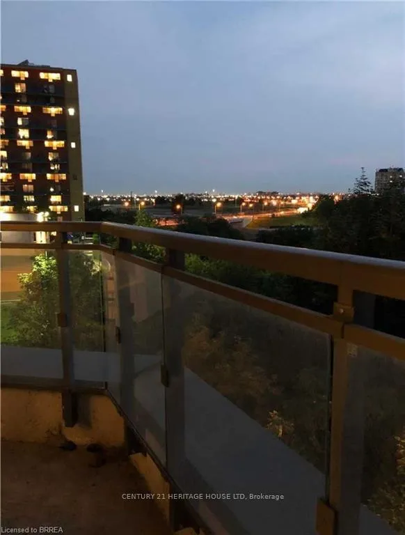 Photo 8 of Unit 5, 840 Queens Plate Drive, Etobicoke, West Humber-Clairville — HOMEH