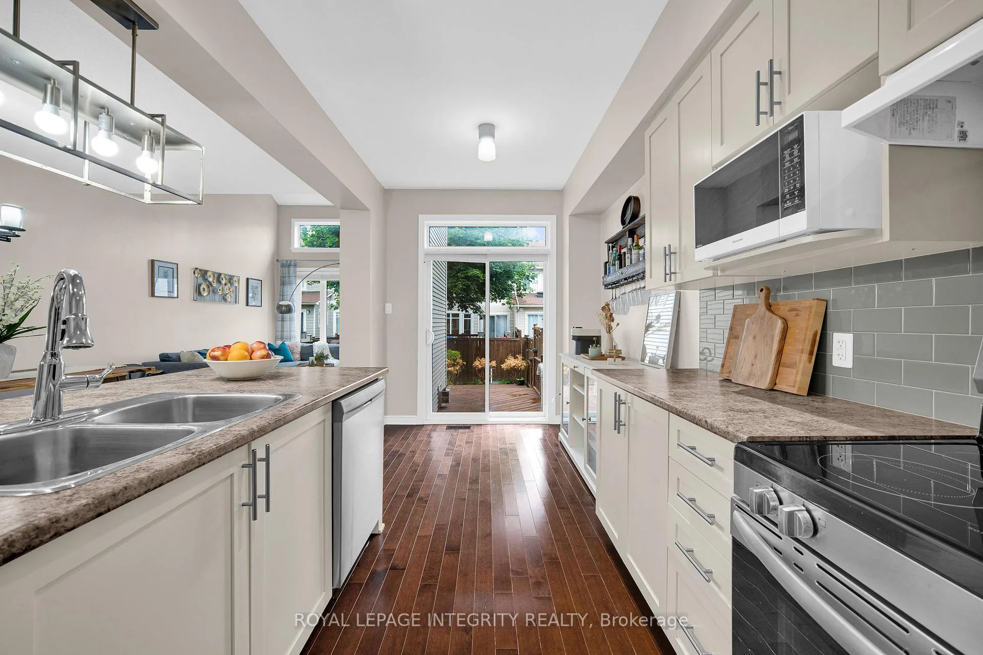 Photo 16 of 25 Madelon Drive, Ottawa, Barrhaven - Longfields — HOMEH
