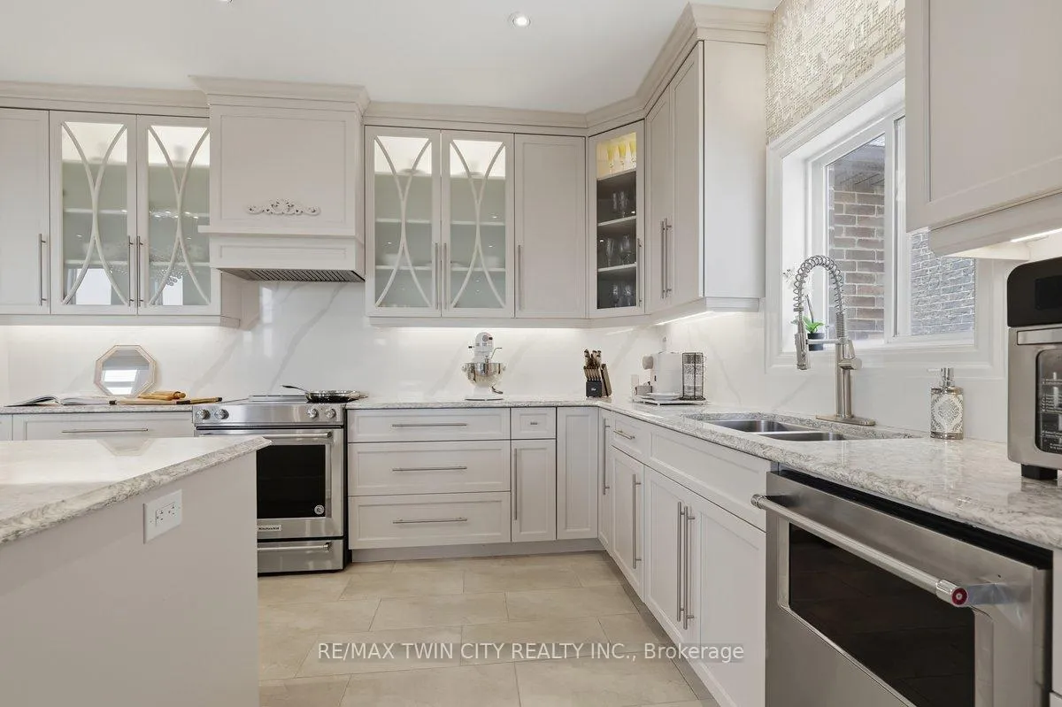 Photo 10 of 550 Brittania Crescent, Kitchener — HOMEH
