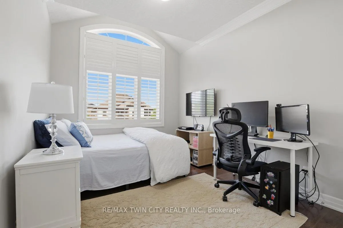 Photo 34 of 550 Brittania Crescent, Kitchener — HOMEH