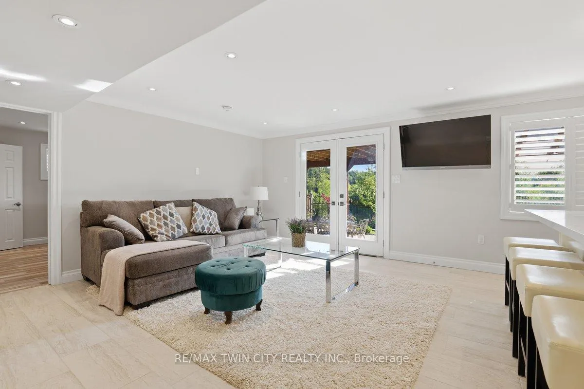 Photo 39 of 550 Brittania Crescent, Kitchener — HOMEH