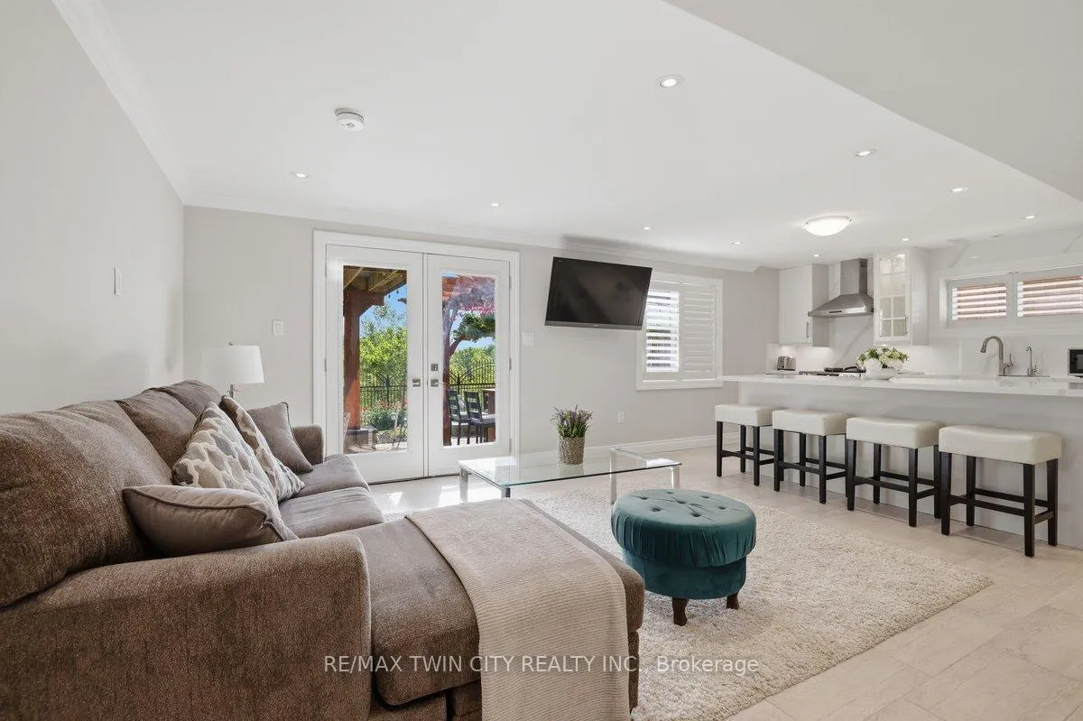 Photo 40 of 550 Brittania Crescent, Kitchener — HOMEH