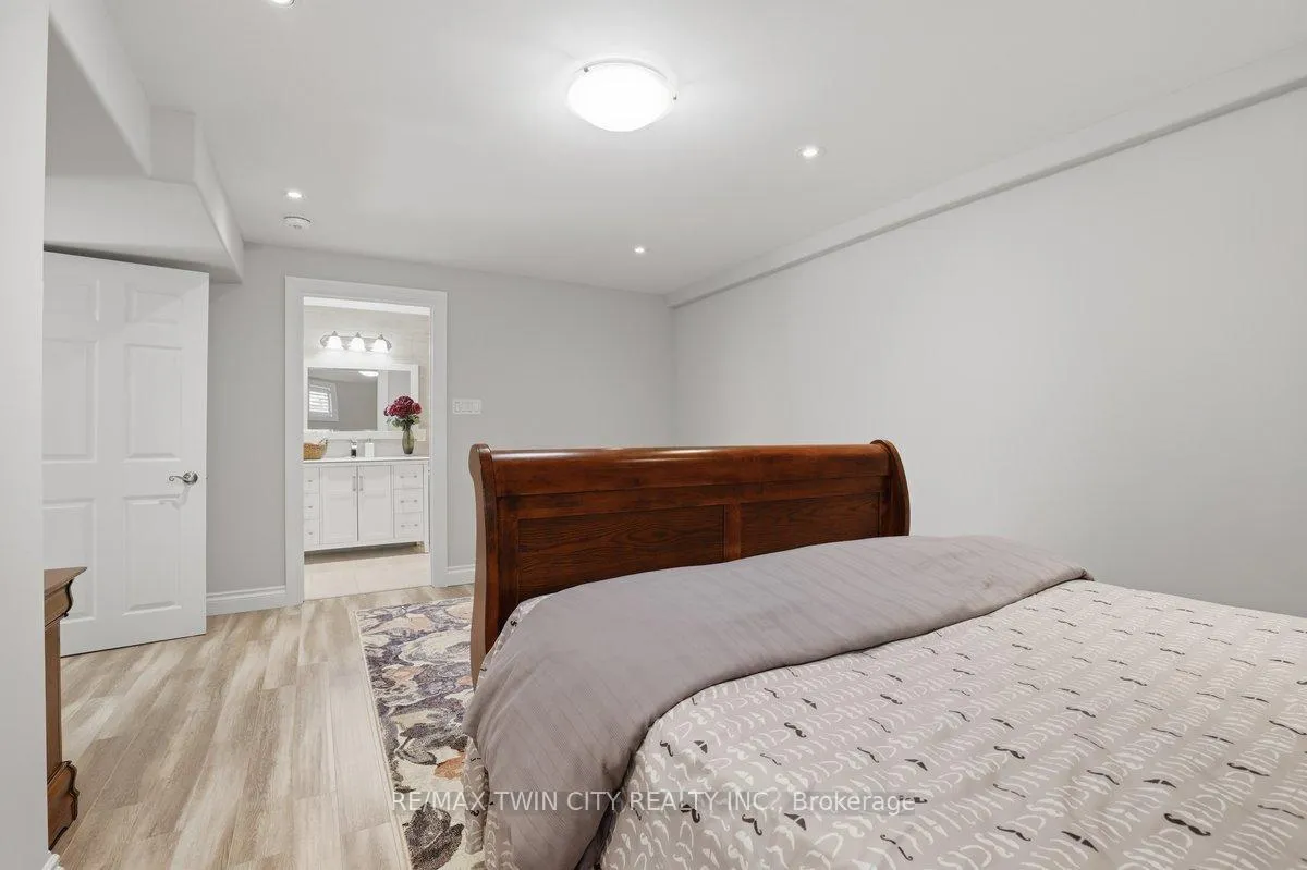 Photo 42 of 550 Brittania Crescent, Kitchener — HOMEH