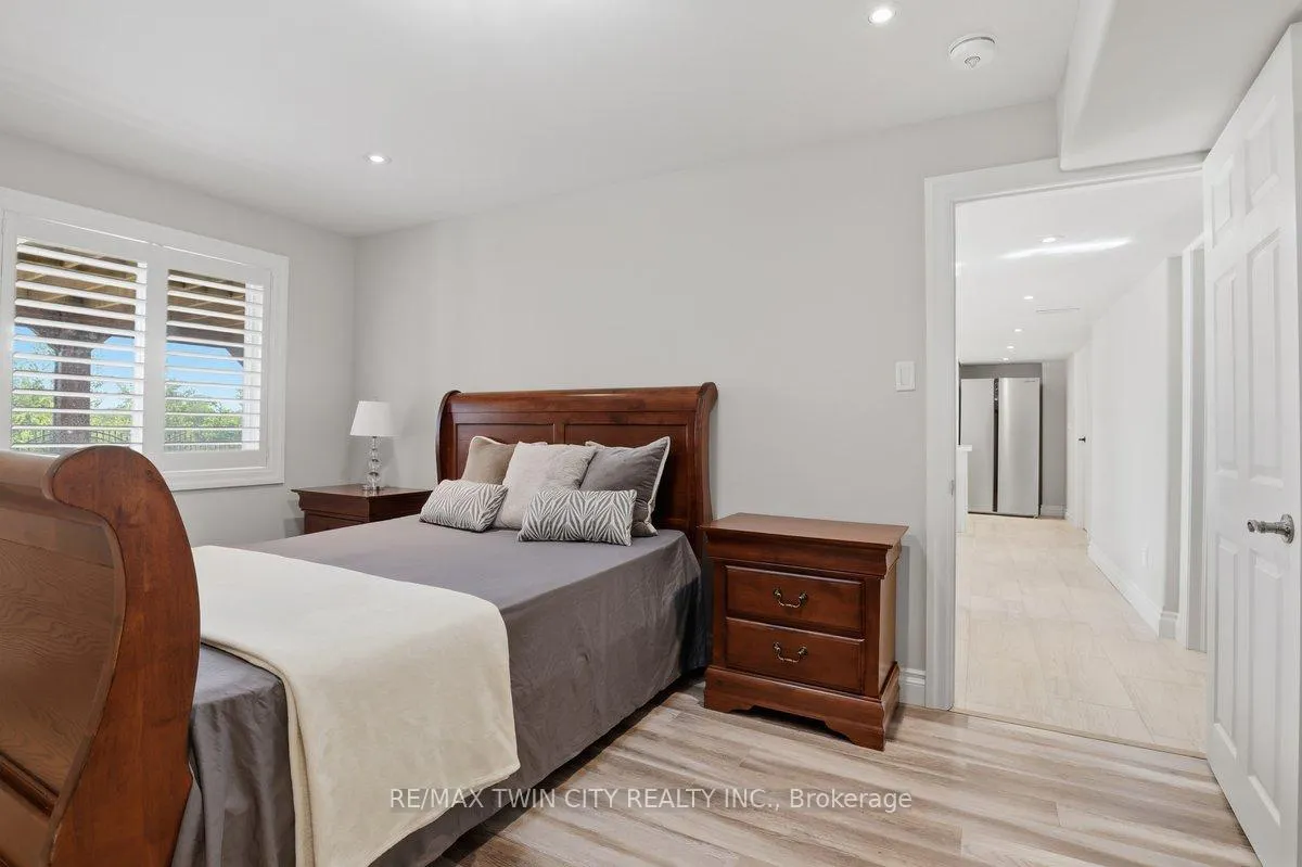 Photo 43 of 550 Brittania Crescent, Kitchener — HOMEH