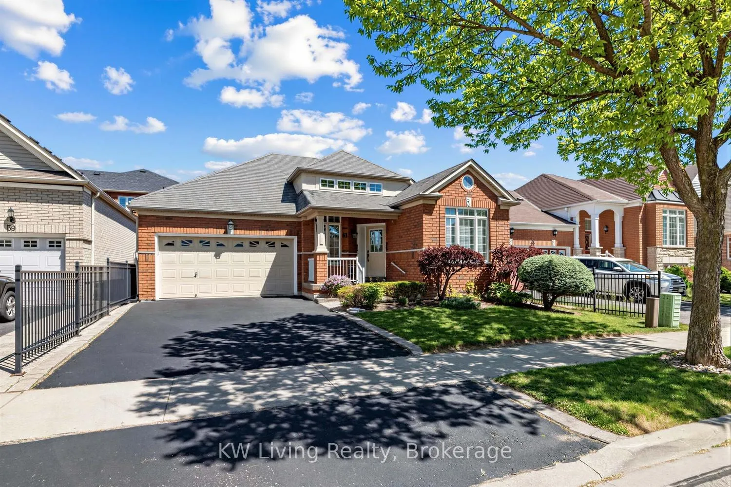 Photo 1 of 41 Manorwood Drive, Markham, Berczy — HOMEH