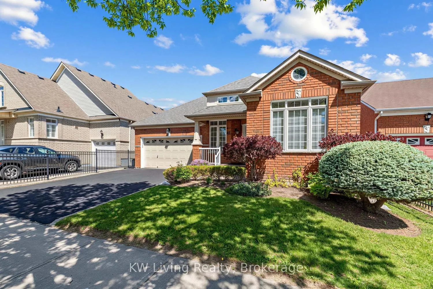 Photo 2 of 41 Manorwood Drive, Markham, Berczy — HOMEH