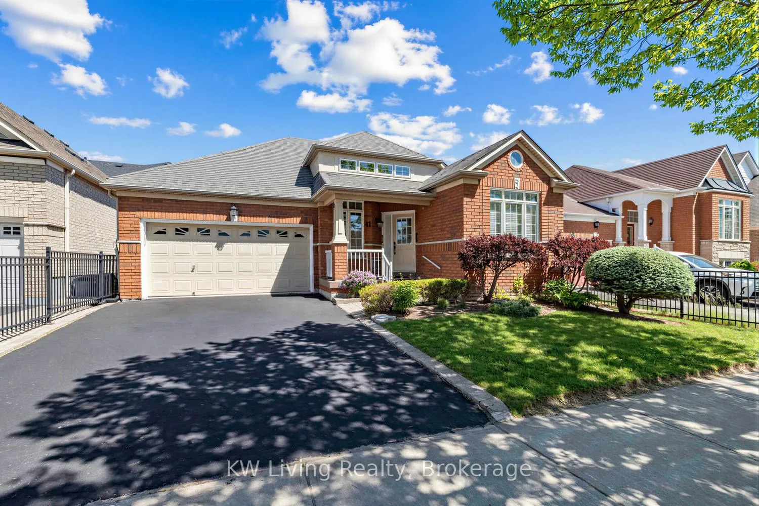 Photo 3 of 41 Manorwood Drive, Markham, Berczy — HOMEH