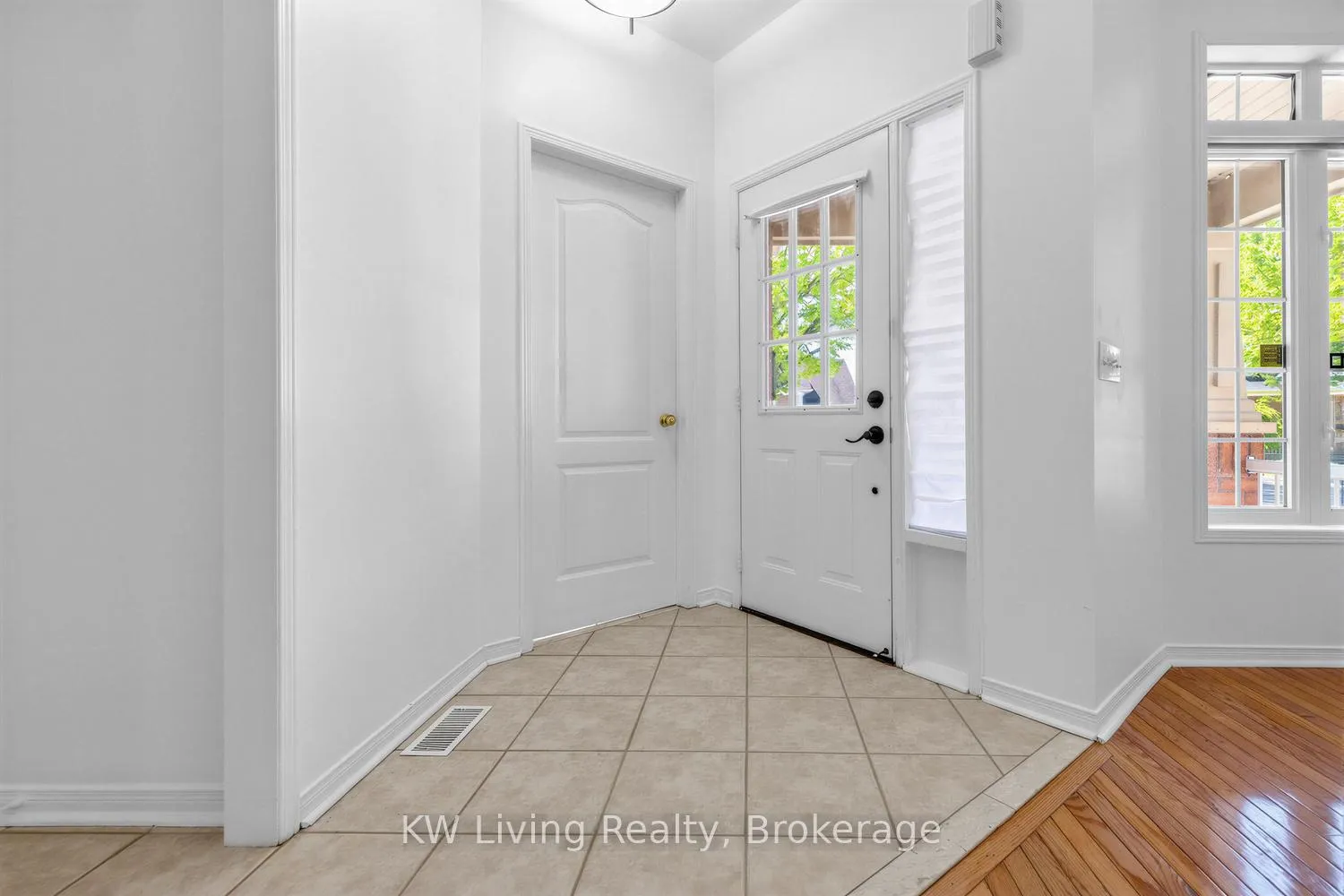 Photo 6 of 41 Manorwood Drive, Markham, Berczy — HOMEH