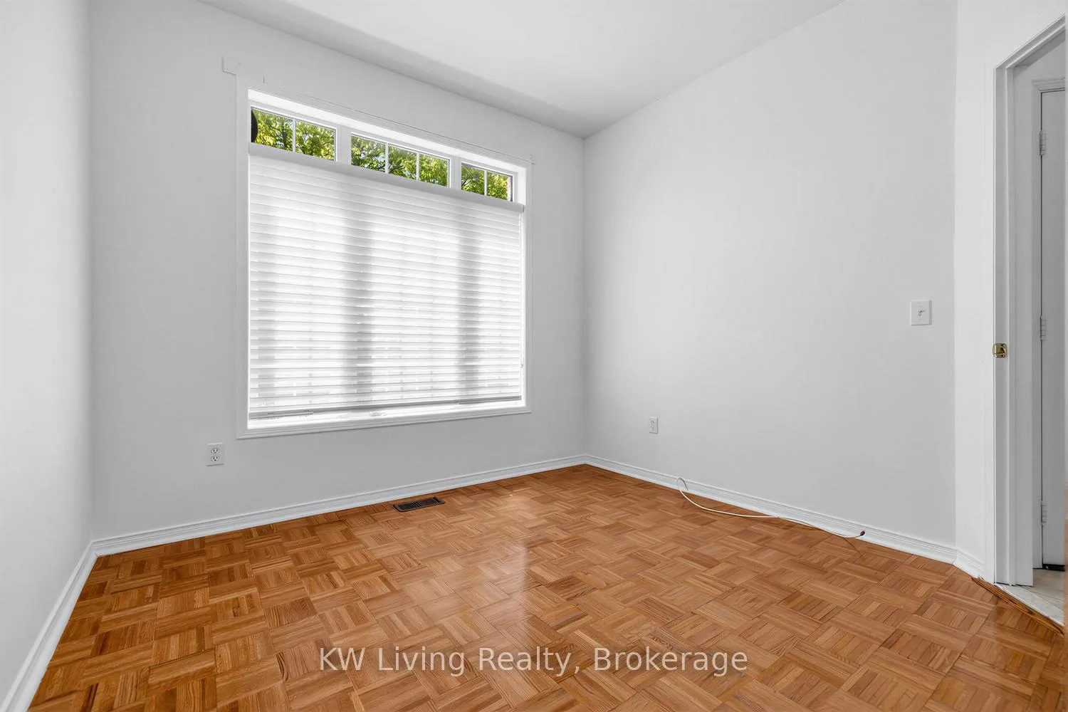 Photo 9 of 41 Manorwood Drive, Markham, Berczy — HOMEH