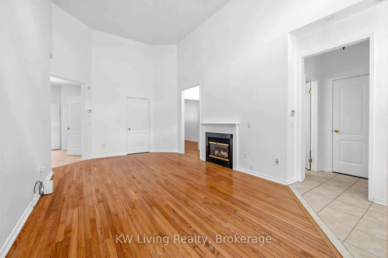 Photo 11 of 41 Manorwood Drive, Markham, Berczy — HOMEH