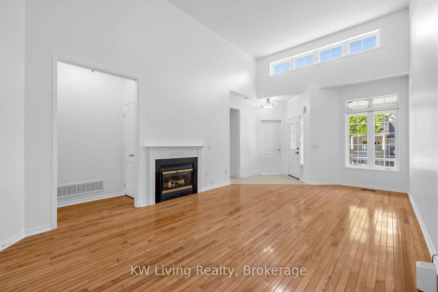 Photo 12 of 41 Manorwood Drive, Markham, Berczy — HOMEH